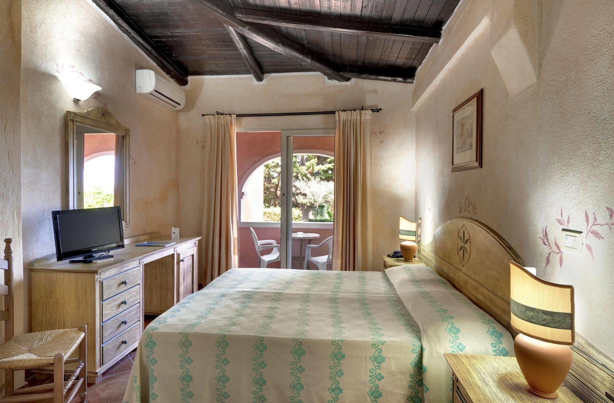 Colonna Beach Hotel Marinella مارينيلاّ المظهر الخارجي الصورة